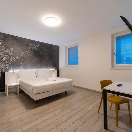 Cityu Grazioli 27 Citta - 2 Stanze Con 2 Parcheggi Privati Gratuiti Διαμέρισμα *