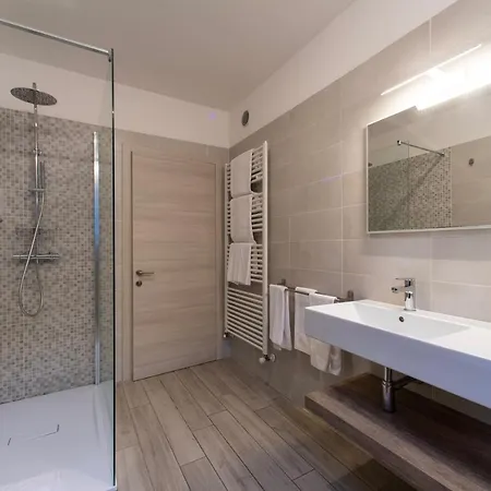 Cityu Grazioli 27 Citta - 2 Stanze Con 2 Parcheggi Privati Gratuiti Διαμέρισμα Τρέντο