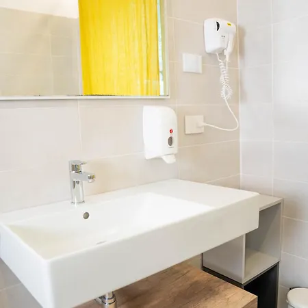 Cityu Grazioli 27 Citta - 2 Stanze Con 2 Parcheggi Privati Gratuiti Trento