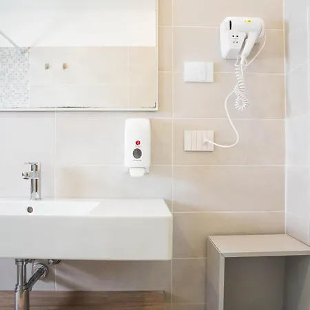 Cityu Grazioli 27 Citta - 2 Stanze Con 2 Parcheggi Privati Gratuiti Apartamento *
